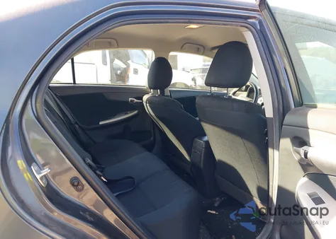 2011 Toyota Corolla S z USA, uszkodzony, nr VIN 2T1BU4EE9BC617950